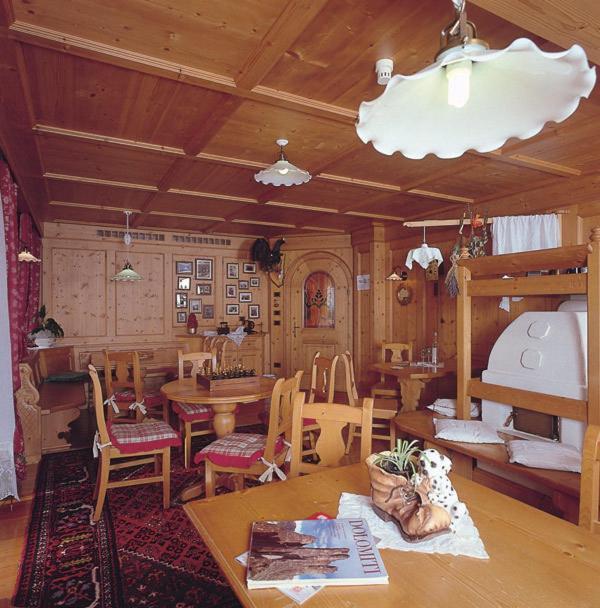 Hotel Garni Soreie Pozza di Fassa Exterior foto