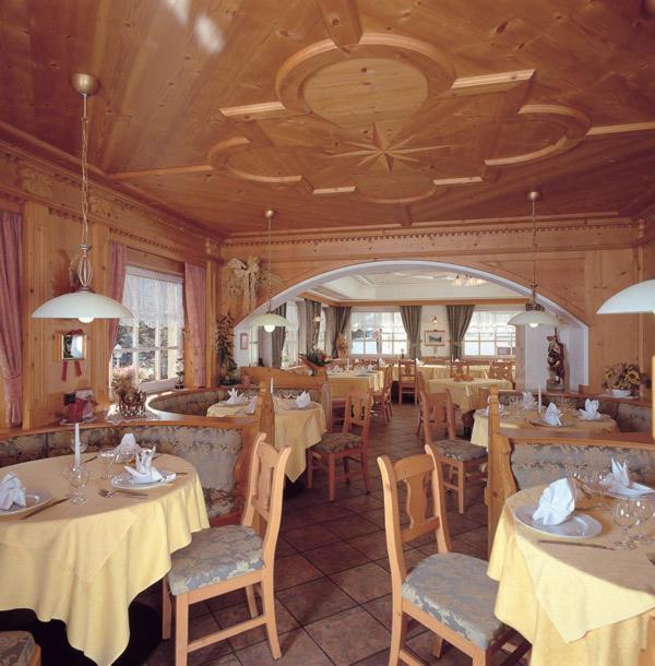 Hotel Garni Soreie Pozza di Fassa Exterior foto