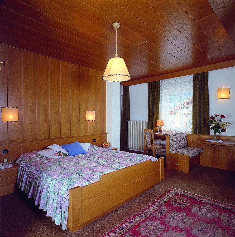 Hotel Garni Soreie Pozza di Fassa Exterior foto