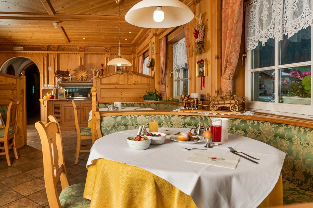 Hotel Garni Soreie Pozza di Fassa Exterior foto